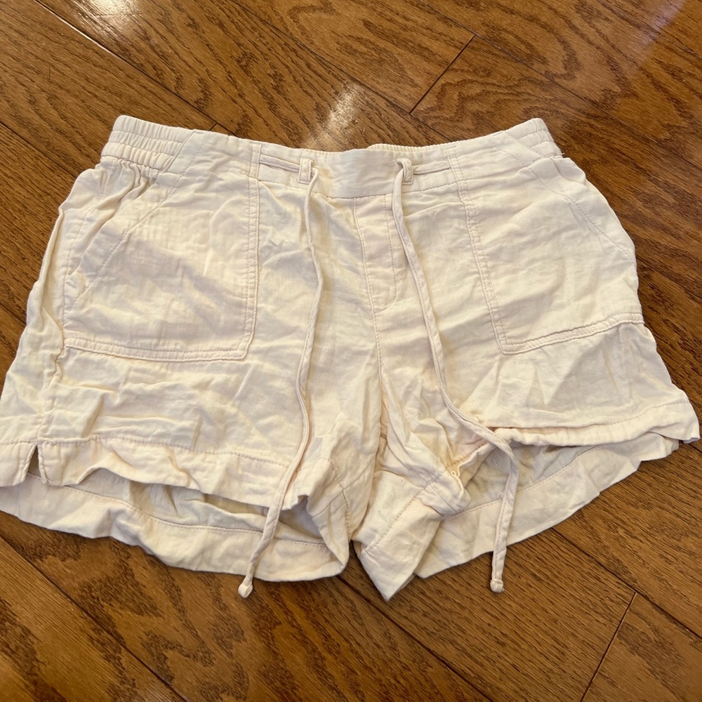 Old Navy cream color shorts